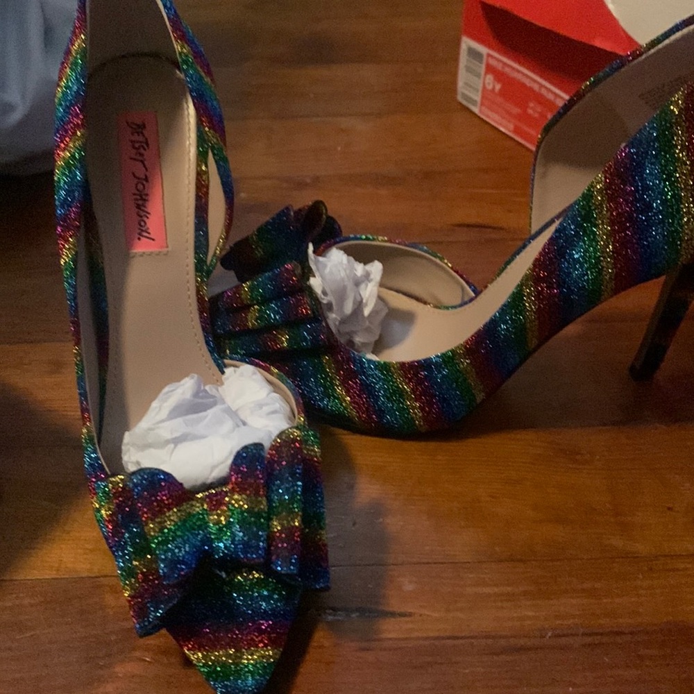 Betsy Johnson multi color pumps